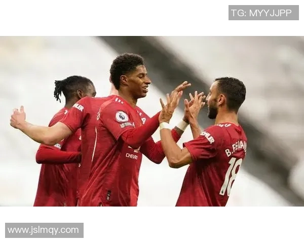 利物浦与曼城激战成平局球迷热议比赛精彩瞬间与战术分析