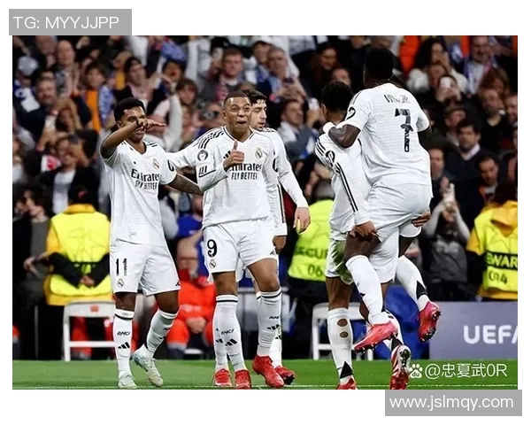 卡塞米罗的职业生涯回顾与未来展望：从巴西国脚到欧洲顶级中场的蜕变之路