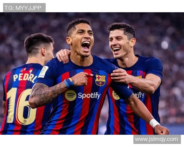 昨晚巴萨与皇马激战成和球迷热议经典对决背后的故事与精彩瞬间