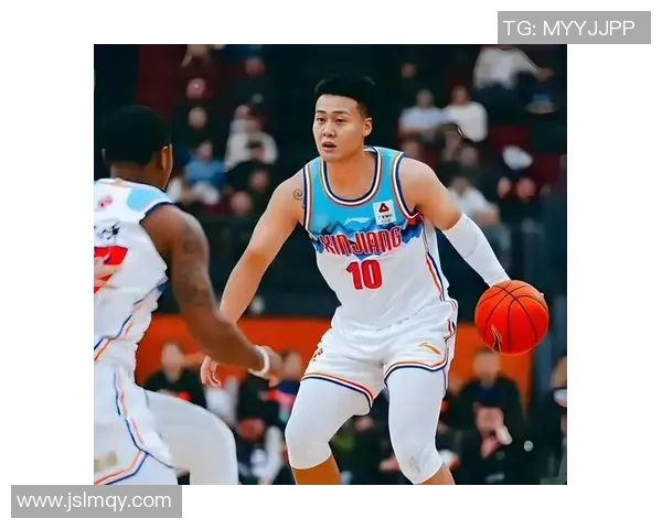 CBA激战新疆男篮对决北京男篮巅峰对决引发球迷热议